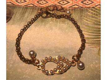Elegant armband med pärlor