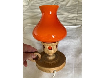 RETRO Bordslampa i furu och orange glas