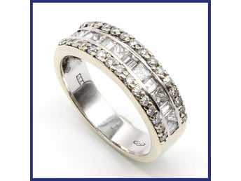 Ring, 18K vitguld, halvallians, naturliga diamanter (1,4ctv, stl 18,3mm)