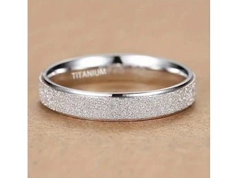 Helt ny ring Titan rostfritt stål stainless steel graverad Titanium str. 17mm