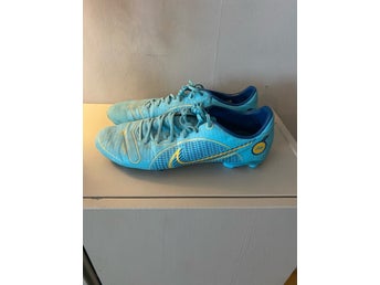 Fotbollsskor NIKE stl 45