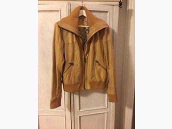 Mjuk och skön Läderjacka size 40 ifrån MQ (344695007) ᐈ Köp Mjuk och skön Läderjacka size 40 ifrån MQ (344695007) ᐈ Köp