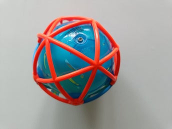 Defekt Babyboll med skallra