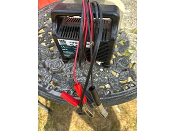 BASTA Batteriladdare 12V 4A HM-25
