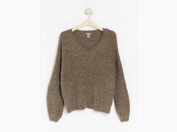 Stickad tröja Lindex, storlek M, brun. 11% alpa.. (386464971 Stickad tröja med blommor | Lindex