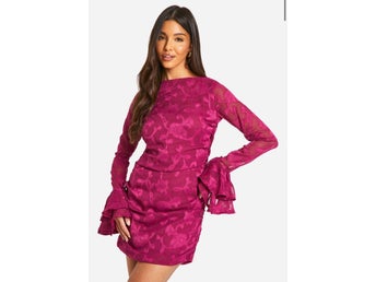 NY Boohoo lila klänning, storlek EUR 36