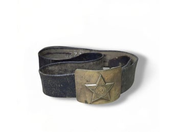Äldre militärt bä med bältesspänne från Sovjetunionen USSR