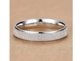 Helt ny ring Titan rostfritt stål stainless steel graverad Titanium str. 19mm
