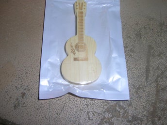 Kolla in USB minne 16 GB Gitarr trä