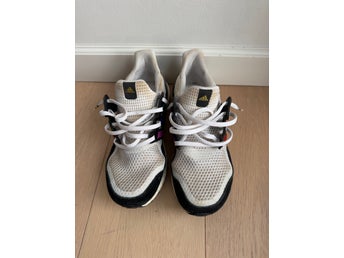 Adidas Ultraboost sneakers i vitt, stl. 41 1/3