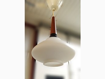 TAKLAMPA, TEAK, OPALGLAS, RETRO, SVERIGE, 1950 TAL, INREDNING, DESIGN TAKLAMPA, TEAK, OPALGLAS, RETRO, SVERIGE, 1950 TAL, INREDNING, DESIGN