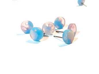 Örhängen i resin som har hål. Sommar rea!