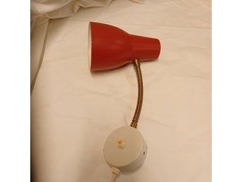 Röd Vägglampa - Retro