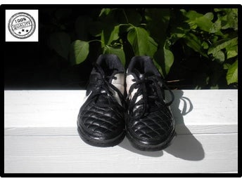 Tiempo kvaliteÂ´ sko fotbollsko minidobbar s 32 im 20 svart vita Utmärk skick
