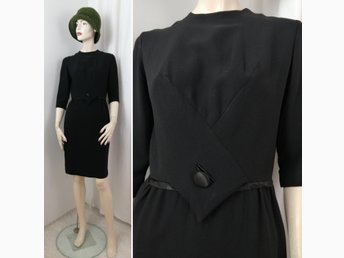 Vintage Retro svart klänning figur.. (418341555) ᐈ Vintage Retro kort svart klänning ILGWU klockad kjol kort