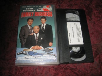FAMILY BUSINESS (SEAN CONNERY,DUSTIN HOFFMAN,MATTHEW BRODERICK) VHS