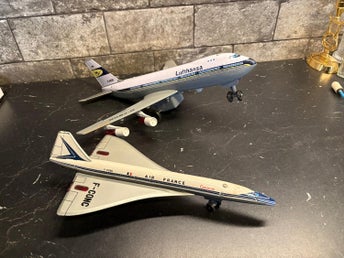 2 st FLYGPLAN Air france samt Lufthansa