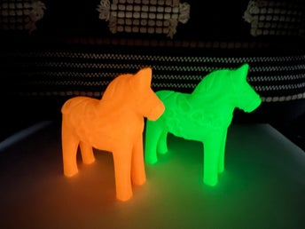 Dalahäst, självlysande röd/orange +