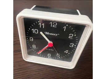 Retro Memory Quartz väckarklocka