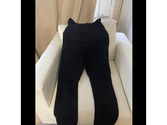 Only Maternity svarta byxor, storlek L