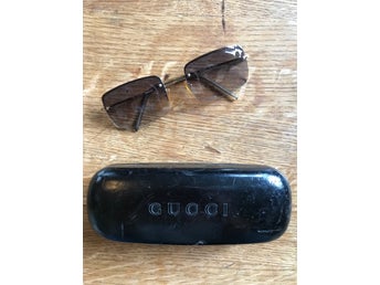 Gucci solglasögon med etui