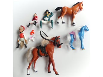 Äldre Lot blandade Ponny Hästar + Ryttare Figurer & Docka 1980-20-tal #23