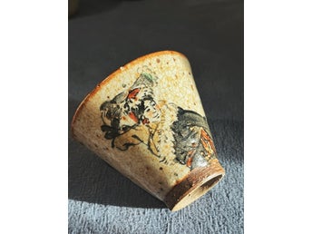 Kinesiskt Shino keramik kaffekopp tekopp grov textur handmålad, tibetansk flicka