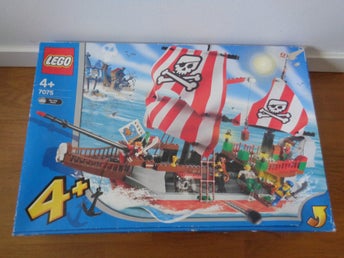 Lego 7075 - Kapten Rödskäggs Piratskepp Pirates Stooort Set - Vintage Retro 2004
