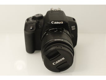 Canon EOS 700D digital systemkamera med väska och tillbehör