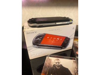 PSP-3004 Piano Black med 10 spel