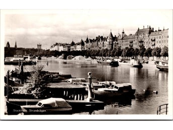 Stockholm - Strandvägen med BP bensinpump