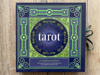 Tarot av Lars-Kristian Holmsen