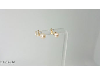 Vintage örhängen i 18k guld med pärlor, 5mm