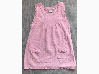 Söt stickad rosa klänning med fickor i stl 62 (421313726) ᐈ Cerise klänning med katt i fickan.