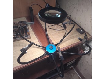 Universal lödkolvstativ med 6 flexibla armar,3X LED-förstoringsglas och USB-port