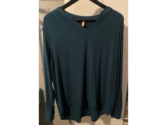 Mörkgrön blus från Soyaconcept strl XXL
