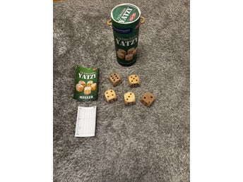 Trädgårds Yatzy med stora trätärningar från Tactic