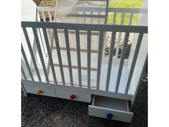 Spjälsäng med förvaring från IKEA