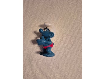 Smurf figur i röda badbyxor