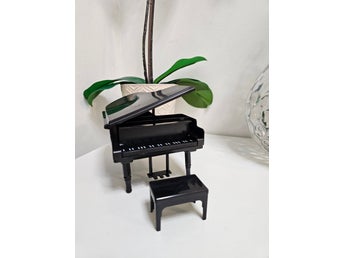 Miniatyr piano med pall