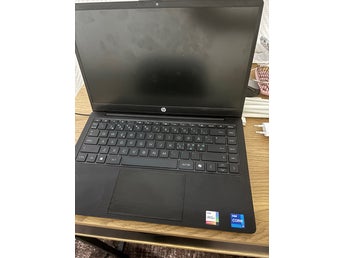 Laptop med Intel Core i7 og Iris Xe Graphics