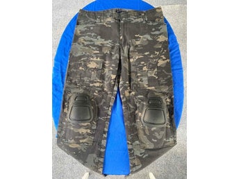 TACTICAL PANTS - kamouflage byxor -storlek 38