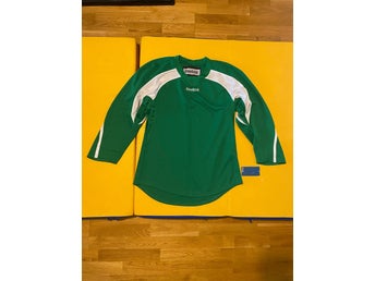 Ny Reebok grön och vit hockeytröja, storlek S