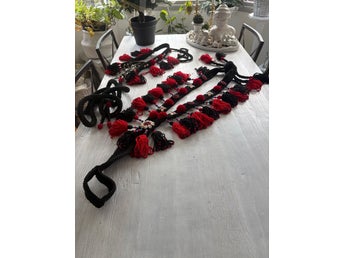 Arabiskt/Egyptiskt häst dekorations set i ullgarn rött och