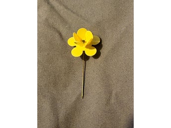 Majblommor 1988 – 1 st original med nål – vintage samlarmärken