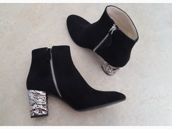 Fina stövlar Mocka boots svarta scorett skinn skor vintage 40 designer ankel 39 Fina stövlar Mocka boots svarta scorett skinn skor vintage 40 designer ankel 39