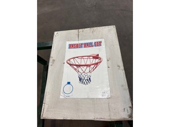 Basketkorg med nät och fäste