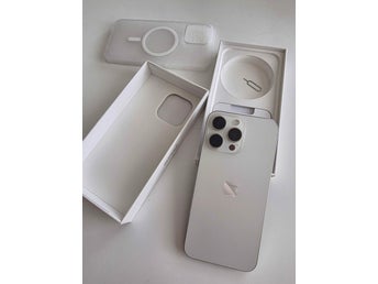 iPhone 15 Pro Max Vitt Titan