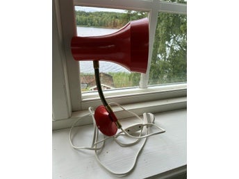 Retro AJH- vägglampa i orange plåt. Häftig original!