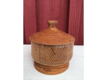 Lockask i Trähantverk. H 10cm